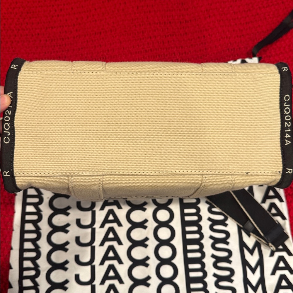 THE JACQUARD MEDIUM TOTE BAG - Picture 7 of 9
